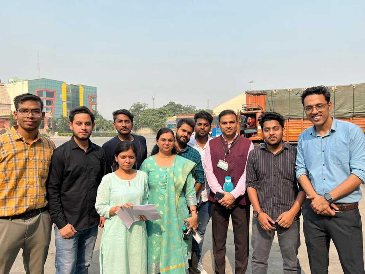 मैनेजमेंट के विद्यार्थियों ने किया औद्योगिक भ्रमण